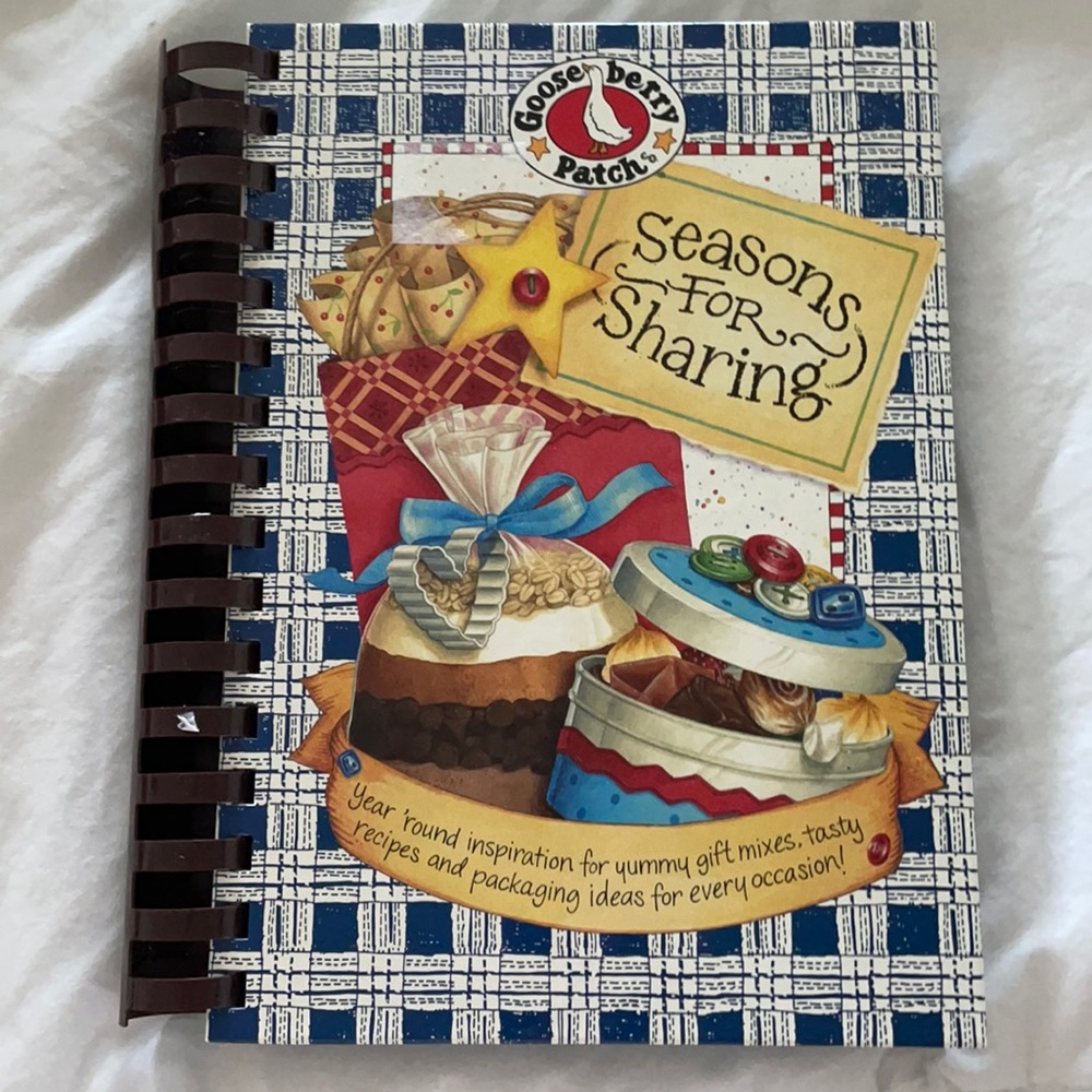 Gooseberry Patch Seasons Sharing Cookbook & Crafts